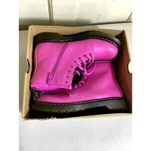 Dr. Marten’s Core Kids Airwaves Thrift Pink Boots Size 4